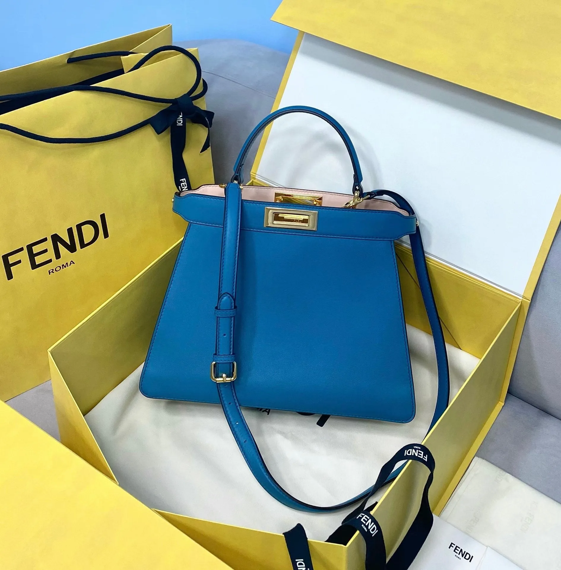 Designer Purses - FND - 6572