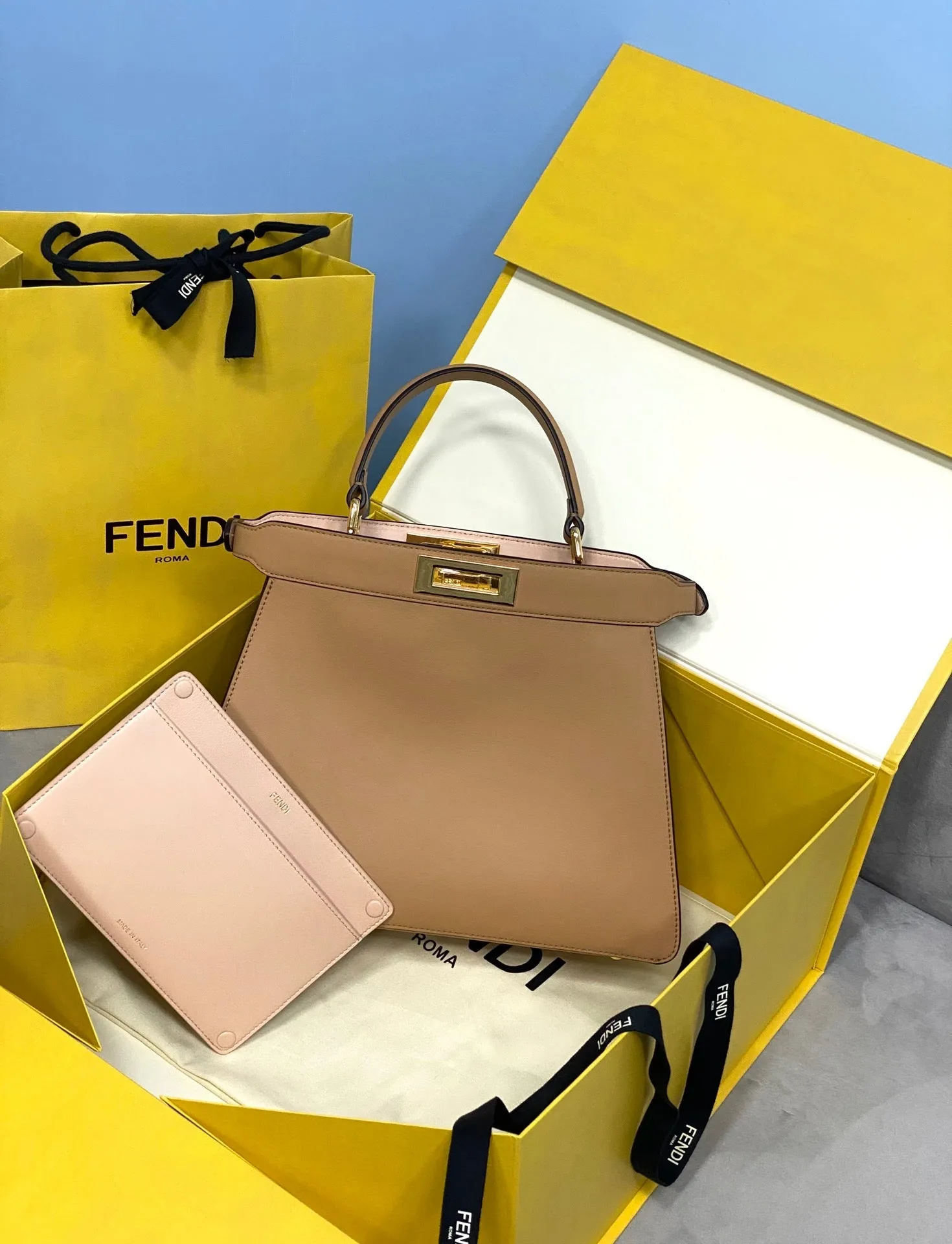 Designer Purses - FND - 6572